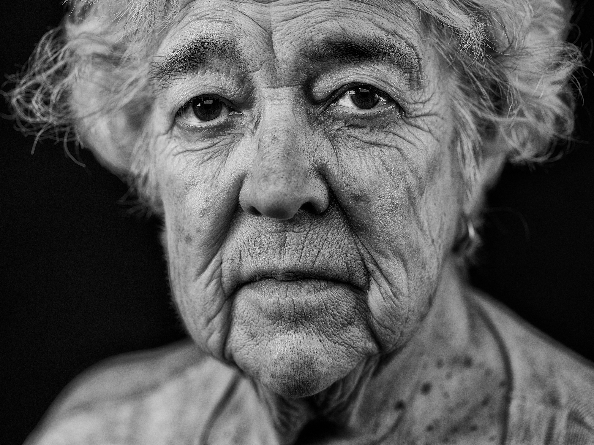 Brons Fotobond Foto online 1ste edite 2020 + Lens Culture Portrait Award Editors Selection 2021 + Brons Fotobond Bondsfotowedstrijd 2021